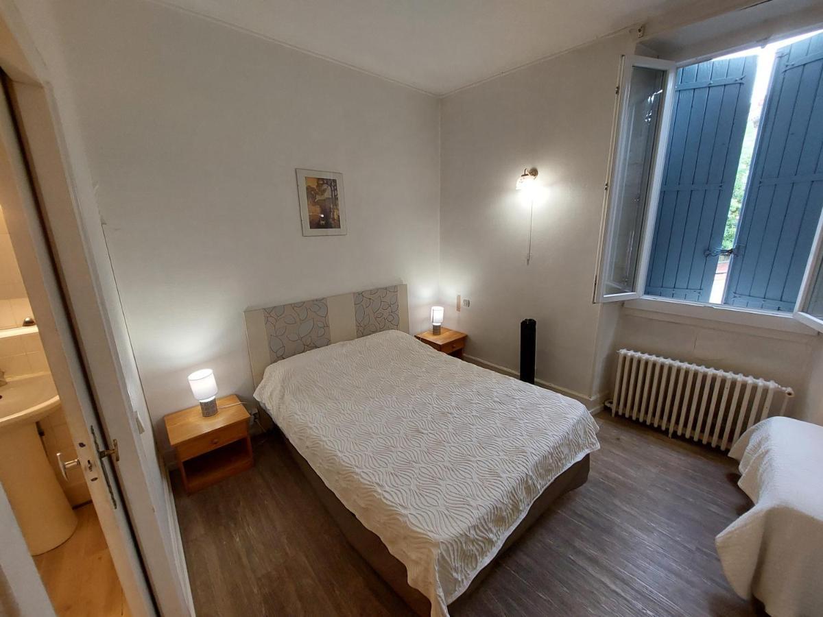 Logis Hotels - Hotel Le Boulevard Mazamet Bagian luar foto