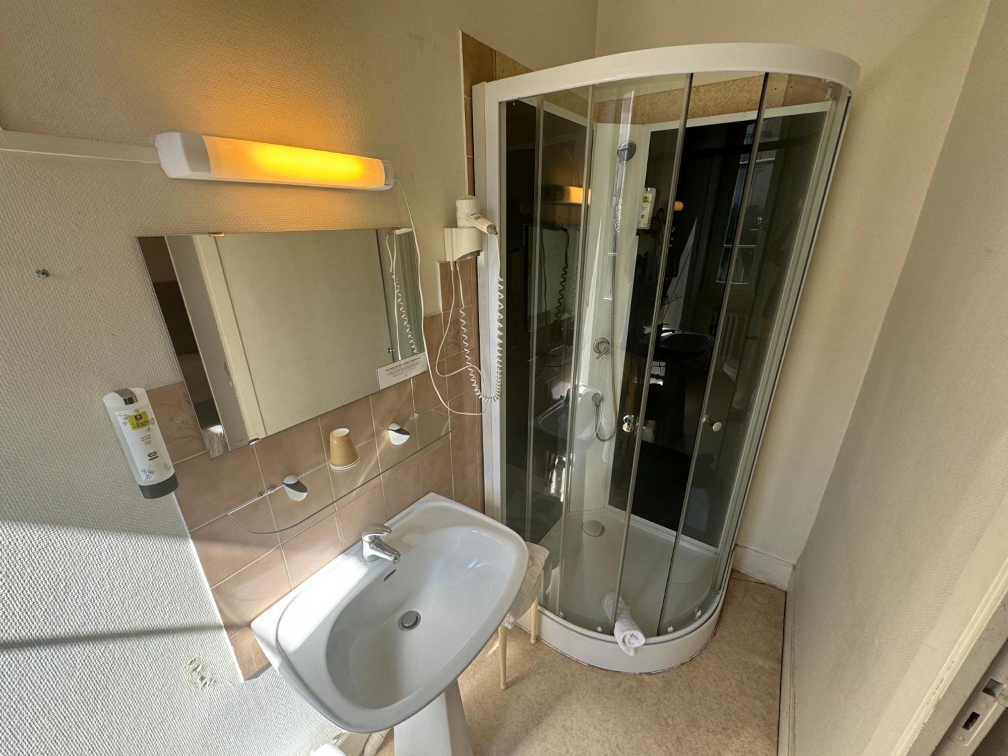 Logis Hotels - Hotel Le Boulevard Mazamet Bagian luar foto